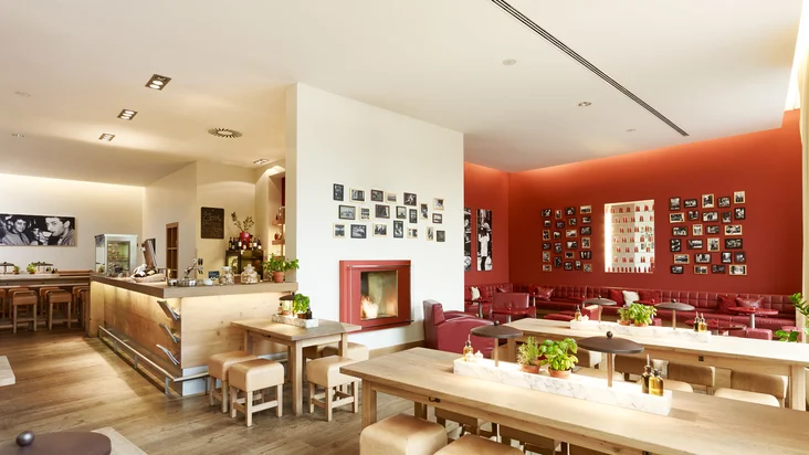 Innenaufnahme vom VAPIANO Oldenburg mit gemütlichen Sitzmöglichkeiten.