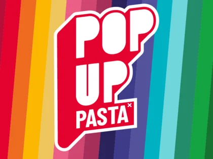 "POP UP PASTA" auf farbigen Hintergrund.